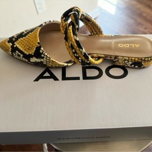 ALDO Knottie Yellow Mule Slip On Slides Flats Snake Yellow Women’s 8.5 NEW